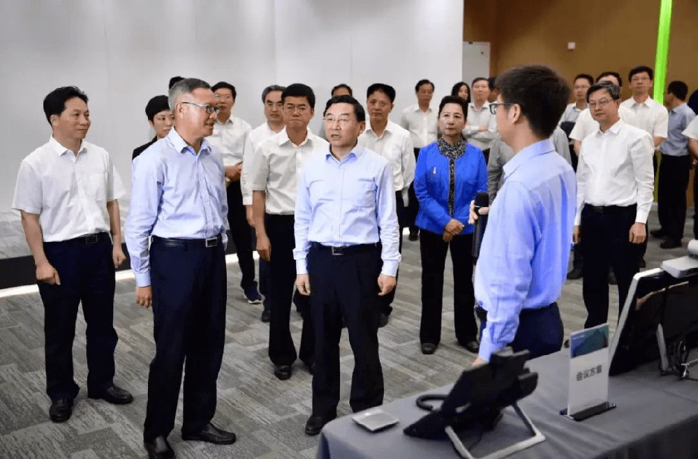 福建省委书记于伟国莅临亿联网络检查指导